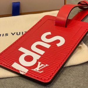 Louis Vuitton x Suprême limited luggage tag